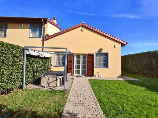 casa indipendente in vendita a San Giuliano Terme in zona Campo