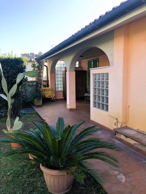 casa indipendente in vendita a San Giuliano Terme in zona Arena-Metato