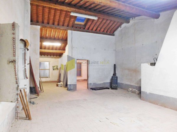 intera palazzina in vendita a San Giuliano Terme in zona Campo