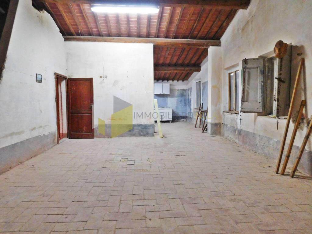 intera palazzina in vendita a San Giuliano Terme in zona Campo