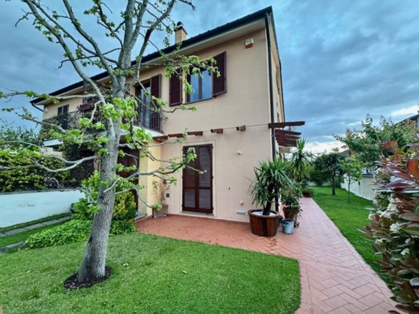 casa indipendente in vendita a San Giuliano Terme in zona Madonna dell'Acqua