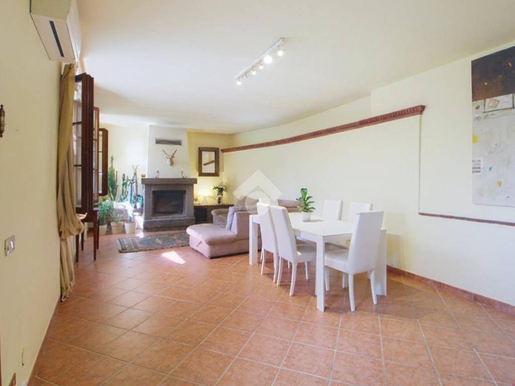casa indipendente in vendita a San Giuliano Terme in zona Ripafratta