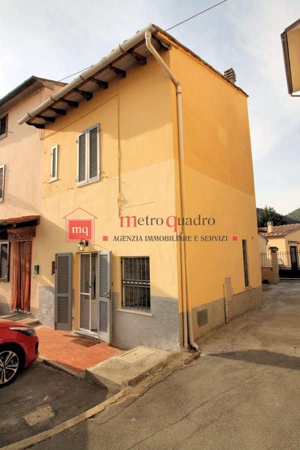 intera palazzina in vendita a San Giuliano Terme in zona Agnano