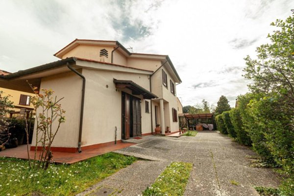 casa indipendente in vendita a San Giuliano Terme in zona Pontasserchio