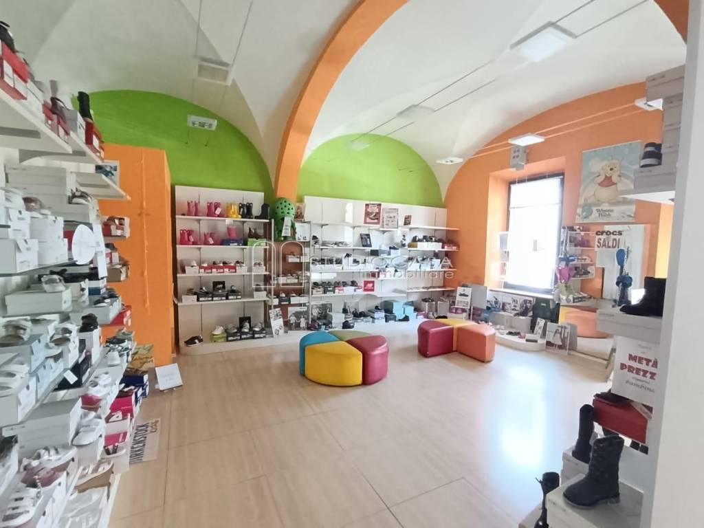 locale commerciale in vendita a San Giuliano Terme
