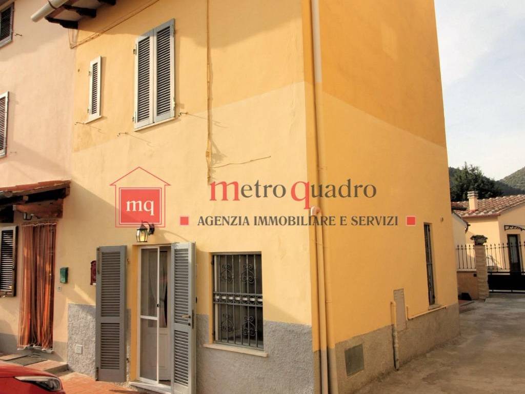 intera palazzina in vendita a San Giuliano Terme in zona Agnano