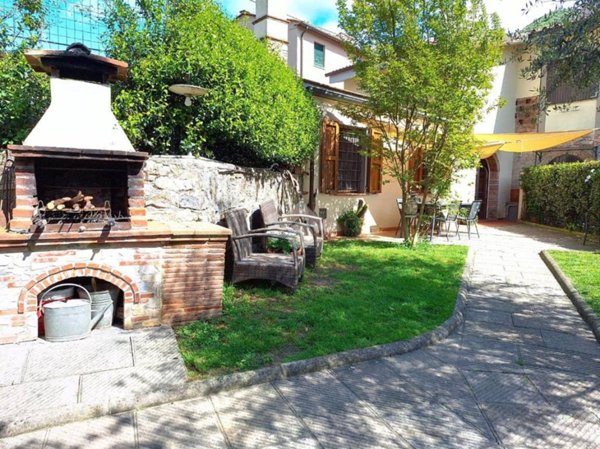 casa indipendente in vendita a San Giuliano Terme in zona Ripafratta