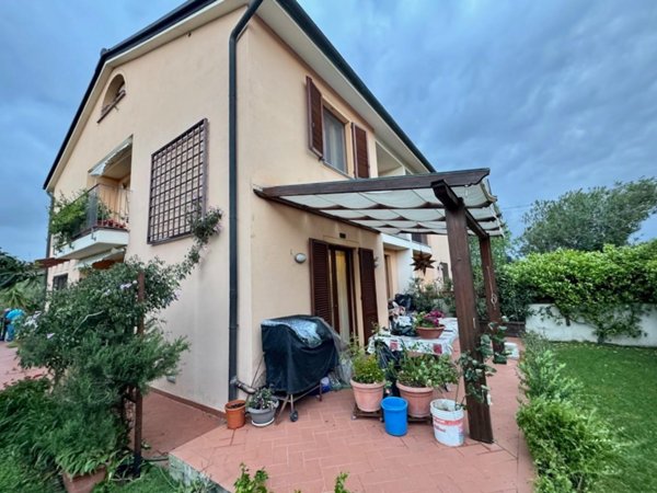 casa indipendente in vendita a San Giuliano Terme in zona Madonna dell'Acqua