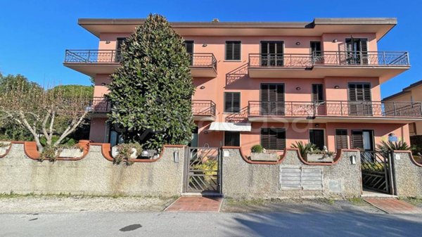 ufficio in vendita a San Giuliano Terme in zona Arena-Metato