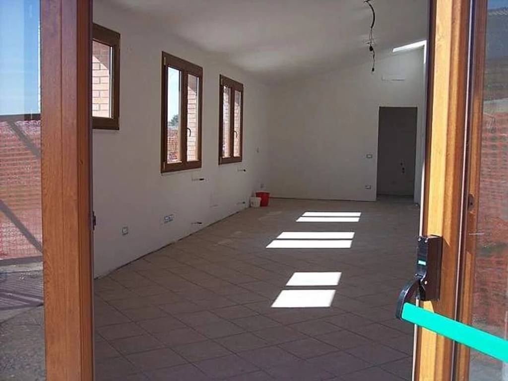negozio in vendita a San Giuliano Terme in zona Gello