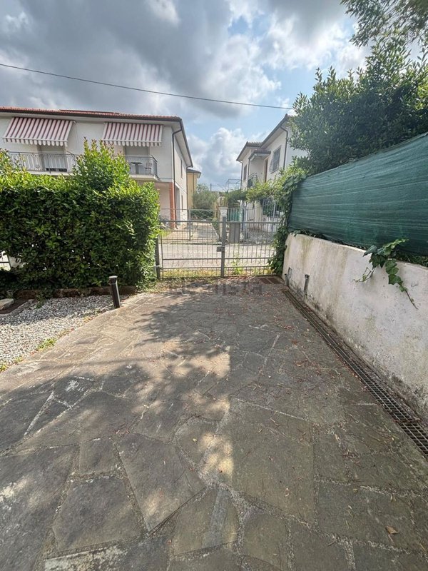 casa semindipendente in vendita a San Giuliano Terme in zona Madonna dell'Acqua