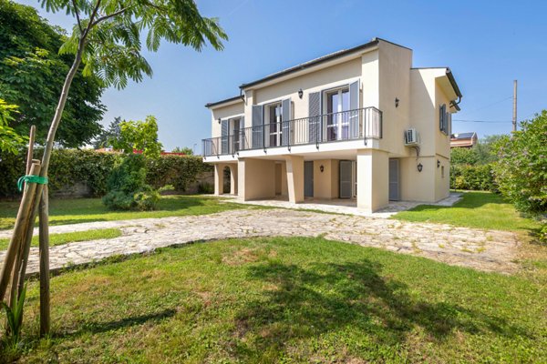 casa indipendente in vendita a San Giuliano Terme in zona Madonna dell'Acqua
