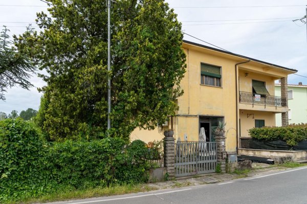 appartamento in vendita a San Giuliano Terme in zona Campo