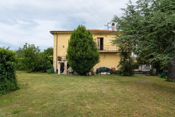 appartamento in vendita a San Giuliano Terme in zona Campo