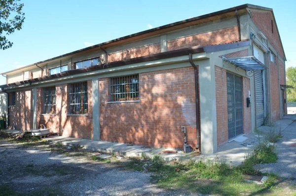 locale commerciale in vendita a San Giuliano Terme