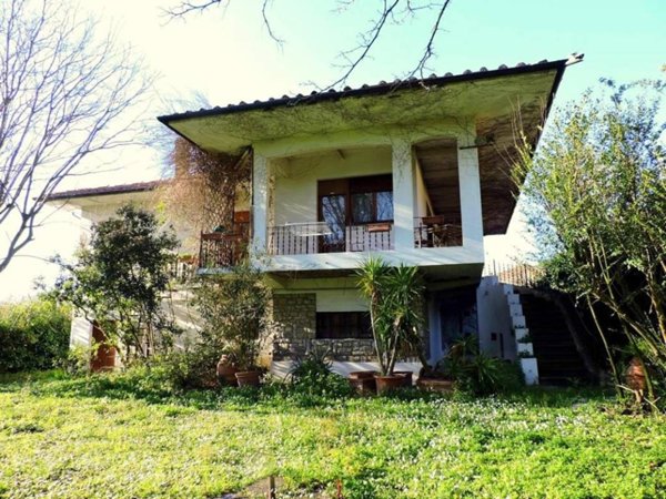 casa indipendente in vendita a San Giuliano Terme in zona Agnano