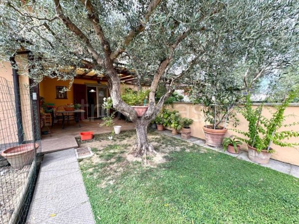 casa indipendente in vendita a San Giuliano Terme in zona Mezzana