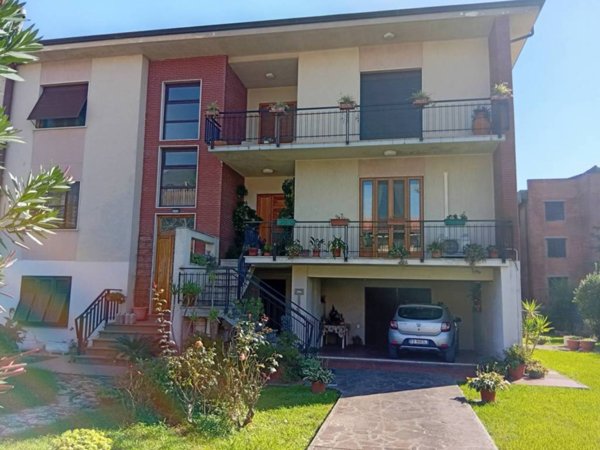 casa indipendente in vendita a San Giuliano Terme in zona Molina di Quosa