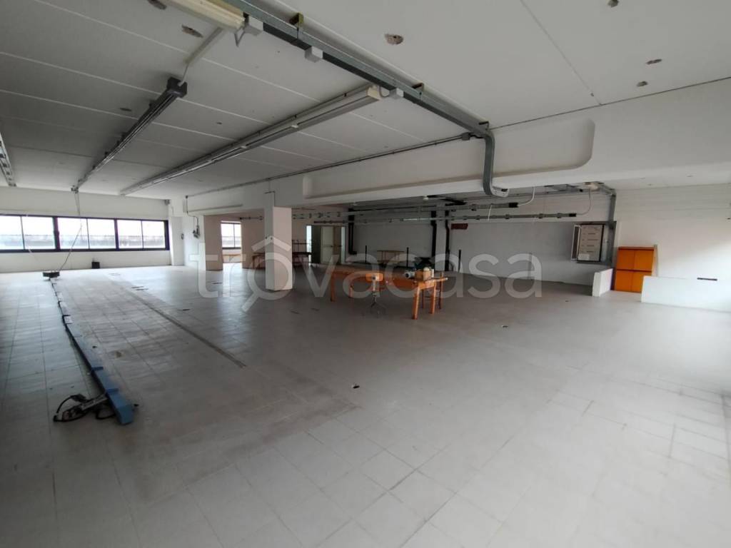 negozio in vendita a San Giuliano Terme in zona Pappiana