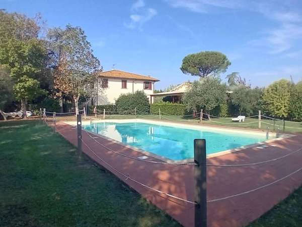 intera palazzina in vendita a San Giuliano Terme in zona Agnano