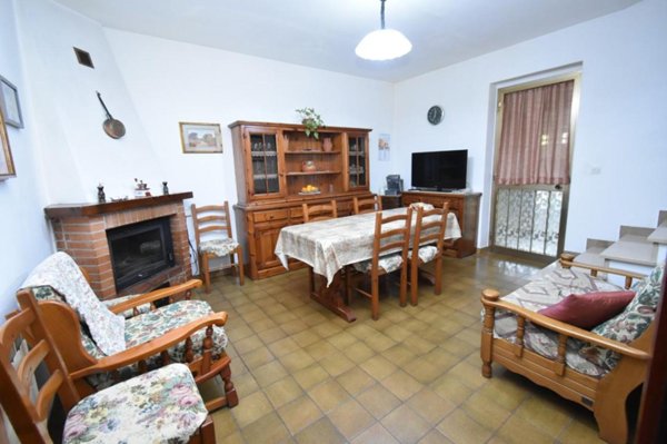 casa indipendente in vendita a San Giuliano Terme in zona Gello
