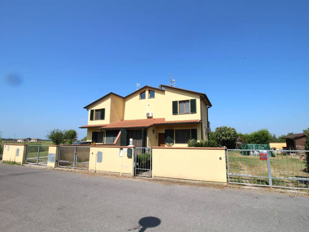 casa indipendente in vendita a San Giuliano Terme in zona Gello