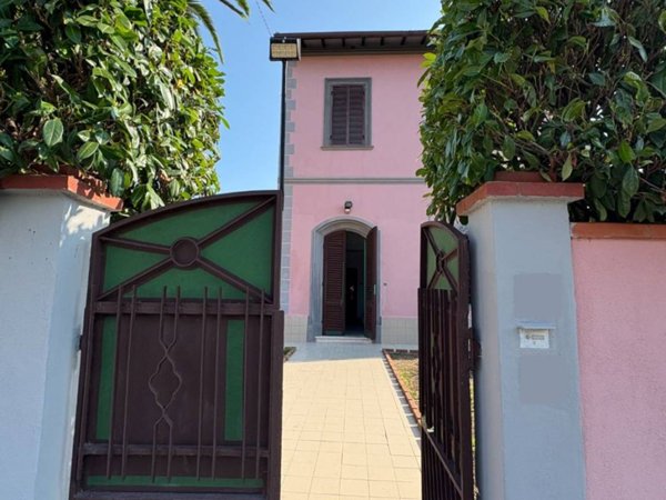 casa indipendente in vendita a San Giuliano Terme in zona Molina di Quosa
