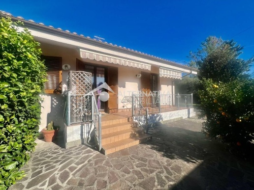 casa indipendente in vendita a San Giuliano Terme in zona Arena-Metato