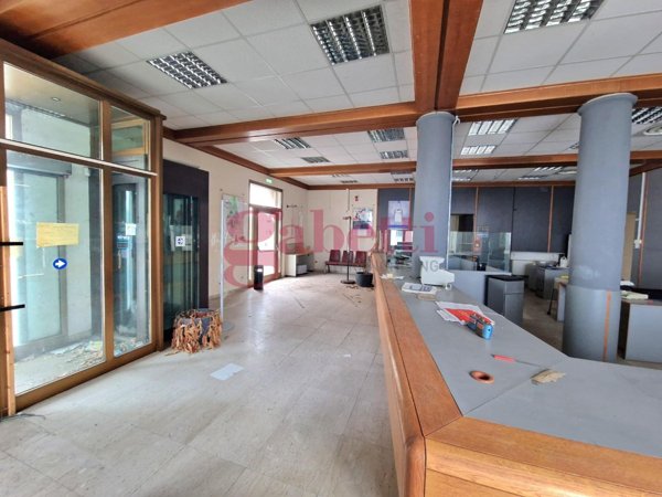 locale commerciale in vendita a San Giuliano Terme in zona Ripafratta