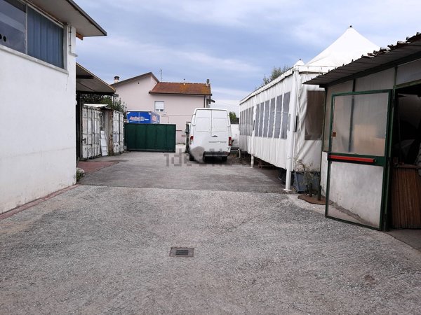 capannone in vendita a San Giuliano Terme