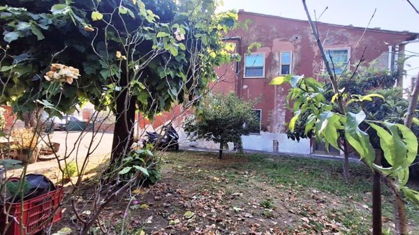 casa indipendente in vendita a San Giuliano Terme in zona Pontasserchio