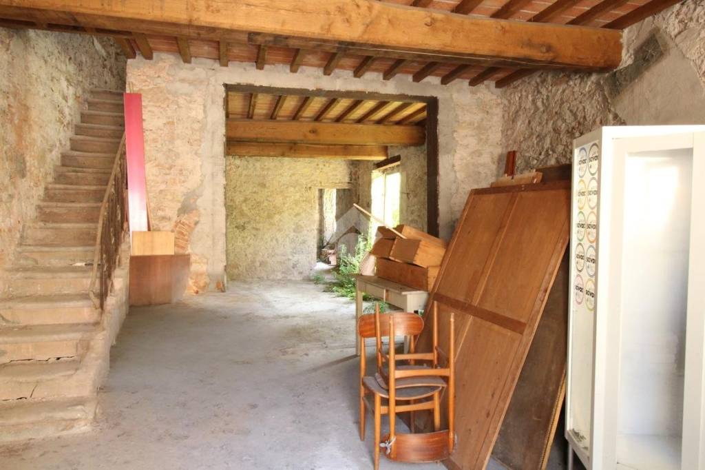 casa indipendente in vendita a San Giuliano Terme in zona Ripafratta