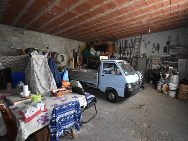 locale commerciale in vendita a San Giuliano Terme in zona Gello