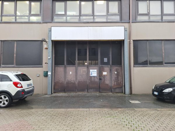 locale di sgombero in vendita a San Giuliano Terme