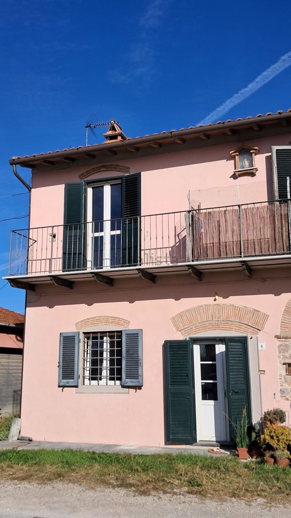 casa indipendente a San Giuliano Terme in zona Sant'Andrea in Pescaiola