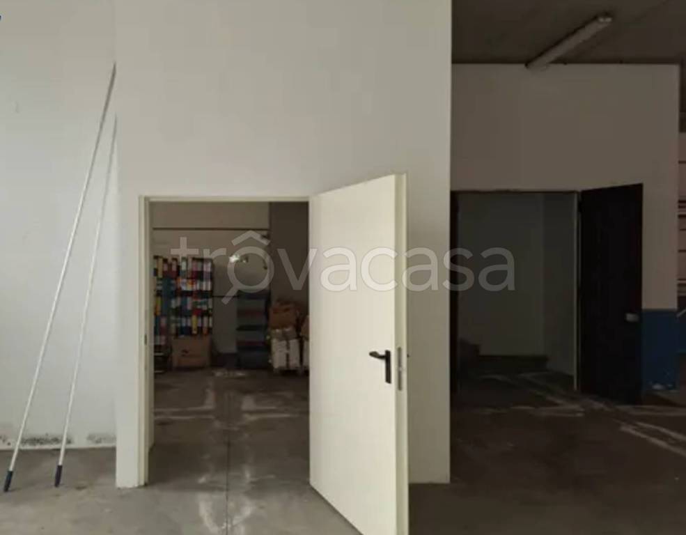 locale commerciale in vendita a San Giuliano Terme in zona Ghezzano