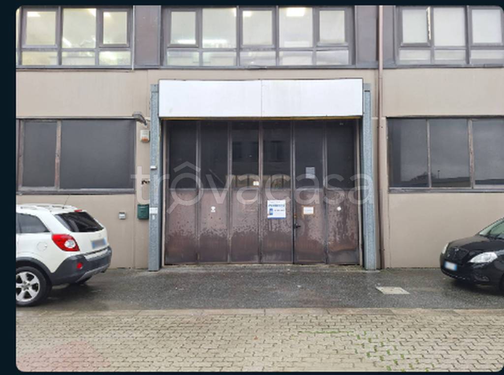 locale commerciale in vendita a San Giuliano Terme in zona Ghezzano