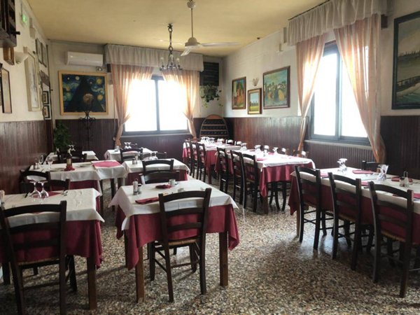 negozio in vendita a San Giuliano Terme in zona Arena-Metato