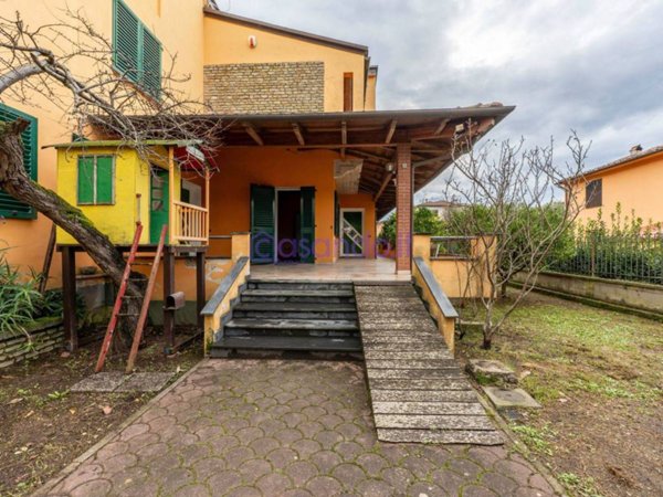 casa indipendente in vendita a San Giuliano Terme in zona Agnano