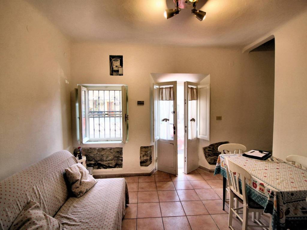 casa indipendente in vendita a San Giuliano Terme in zona Agnano