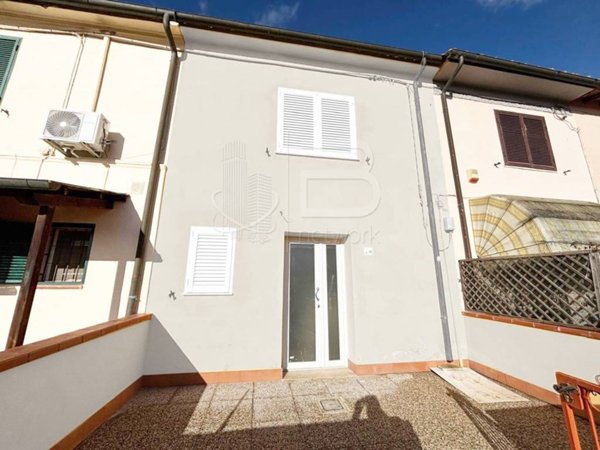 casa indipendente in vendita a San Giuliano Terme in zona Arena-Metato