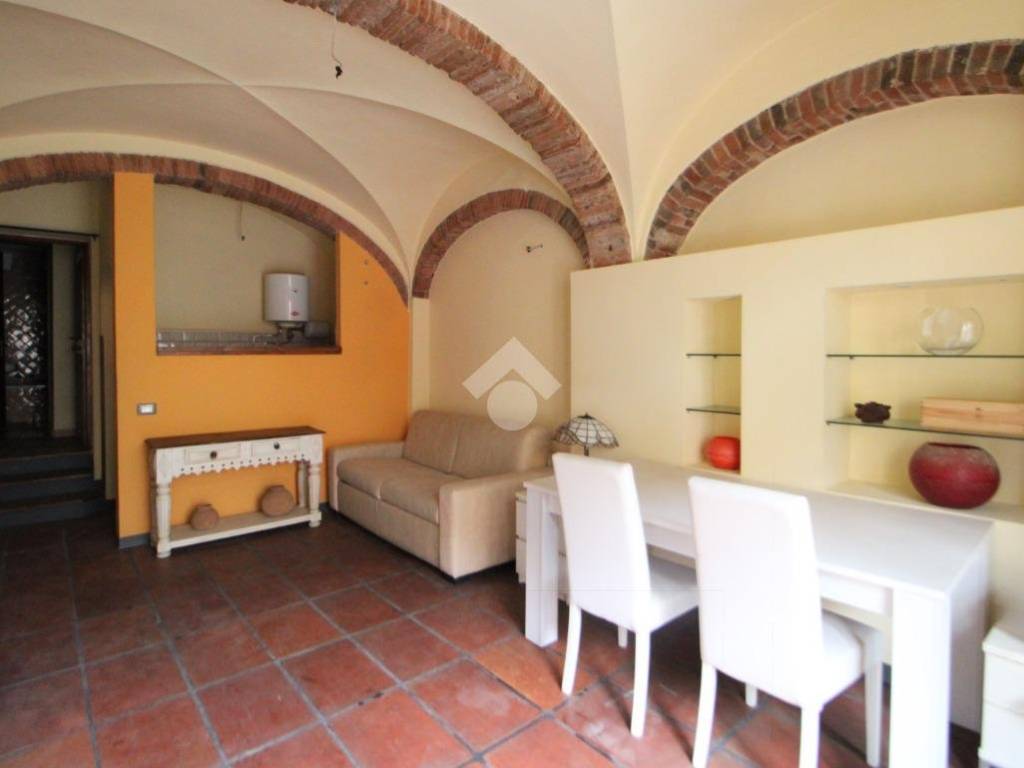 negozio in vendita a San Giuliano Terme in zona Ripafratta