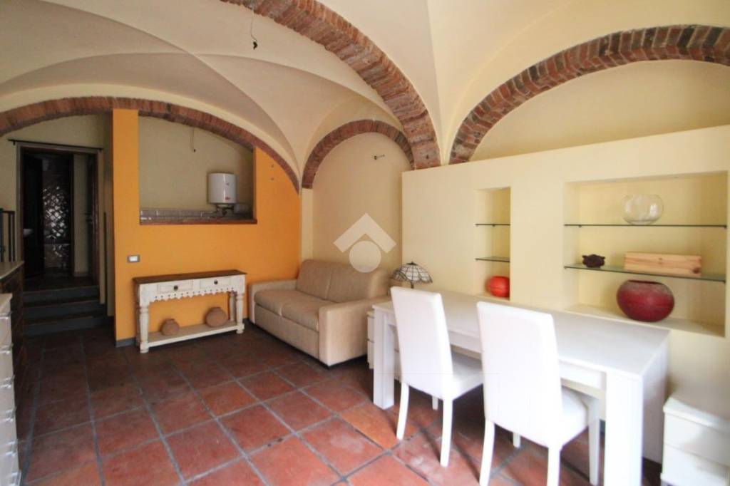 negozio in vendita a San Giuliano Terme in zona Ripafratta