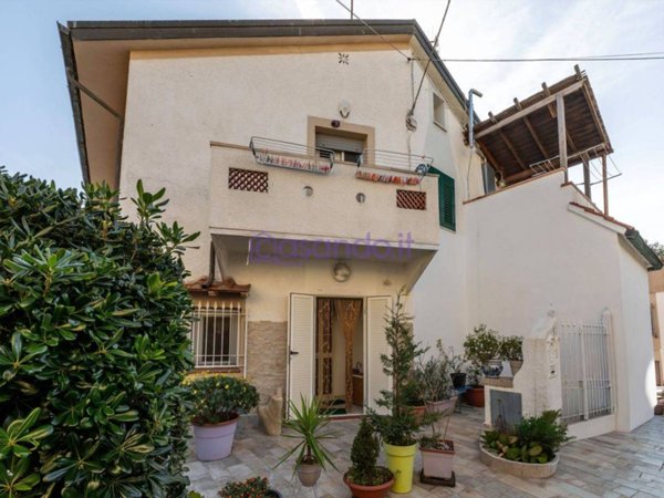 casa indipendente in vendita a San Giuliano Terme in zona Gello