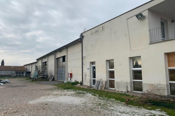 locale di sgombero in vendita a San Giuliano Terme in zona Colignola