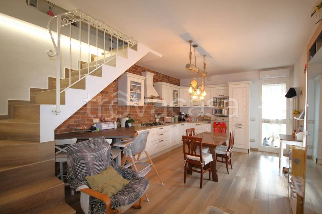 casa indipendente in vendita a San Giuliano Terme in zona Arena-Metato