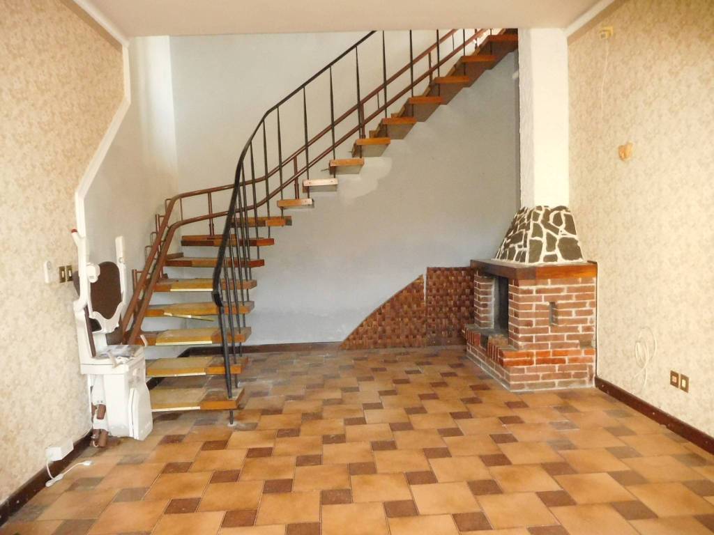 casa indipendente in vendita a San Giuliano Terme in zona Agnano