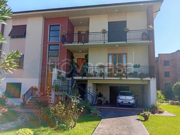 casa indipendente in vendita a San Giuliano Terme in zona Molina di Quosa