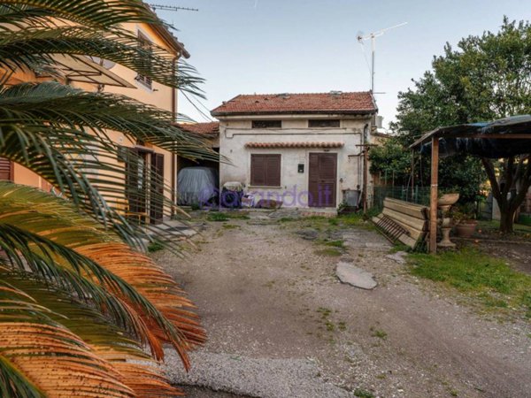 casa indipendente in vendita a San Giuliano Terme in zona Pappiana