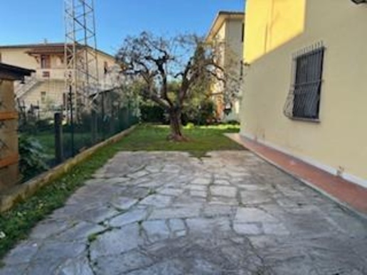 casa indipendente in vendita a San Giuliano Terme in zona Gello